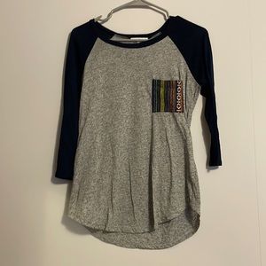 Women’s Medium 3/4 Sleeve Shirt - M